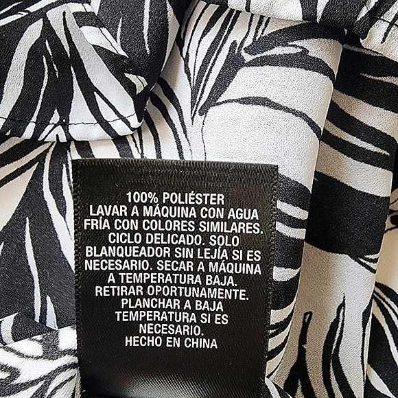 Mossimo Black & White Baby Doll Abstract Cold Shoulder Flutter Leaf Blouse - Picture 2 of 7